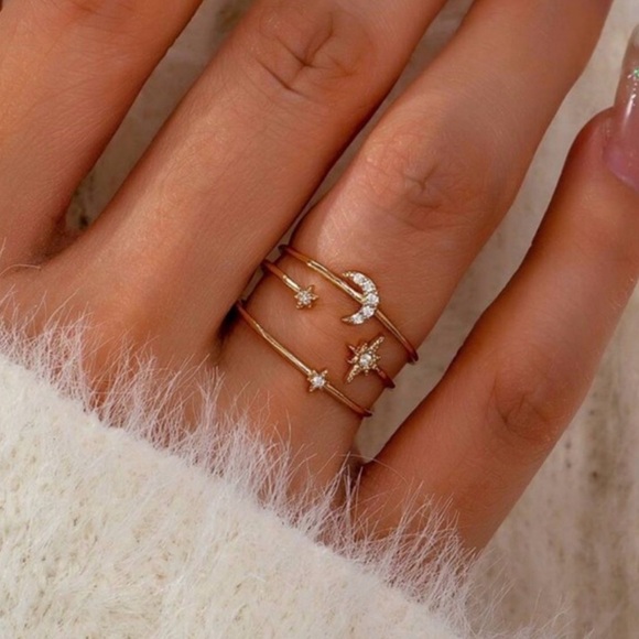 Jewelry - Gold Star and Moon Ring